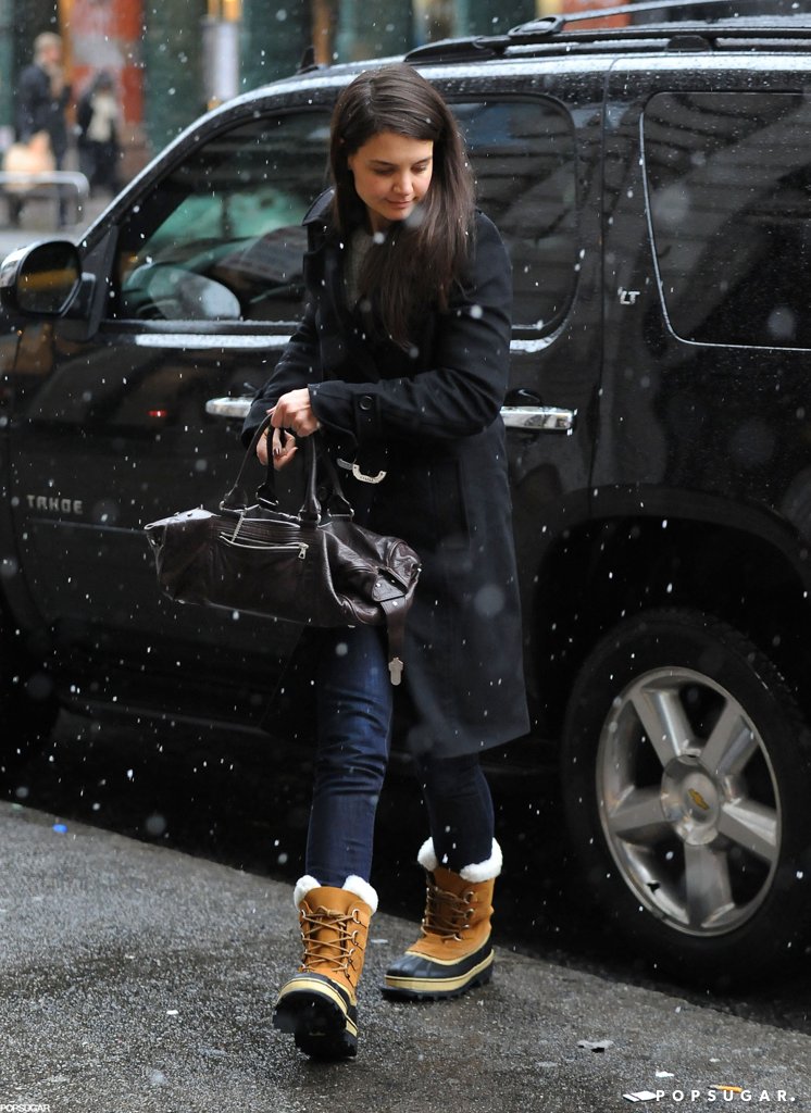 katie-holmes-snow-boots-before-blizzard-nyc-pictures