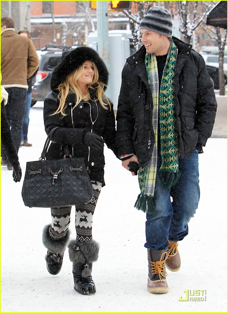 #6420372 Jessica Simpson and new fiance Eric Johnson stroll the streets of Aspen, Colorado on December 31, 2010 where the engaged pair enjoyed their last moments of 2010 together, hand in hand. Fame Pictures, Inc - Santa Monica, CA, USA - +1 (310) 395-0500